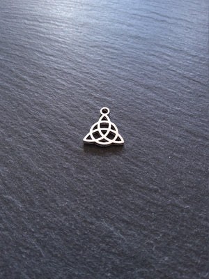 20 or 100 Triquetra Celtic Knot Charms Antique Silver Tone Alloy 15x17mm