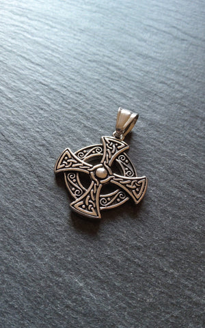 Celtic Knot Cross Round Pendant Stainless Steel 31x27x4mm - ContentedCatz