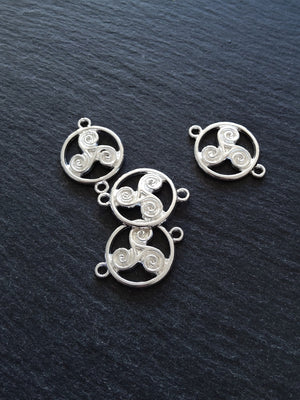 6 or 30 Triple Spiral Triskelion Celtic Connector Charms Bright Silver Plated Round 28x20mm