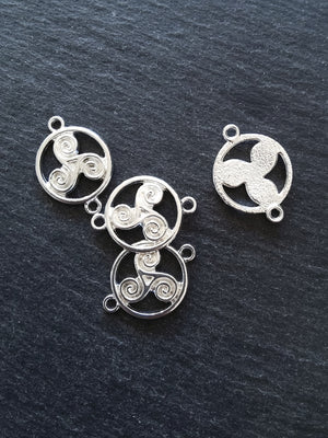 6 or 30 Triple Spiral Triskelion Celtic Connector Charms Bright Silver Plated Round 28x20mm