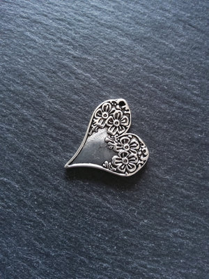 4 or 20 Heart Pendants with Flowers Double Sided Antique Silver Tone Alloy 28x26mm - ContentedCatz