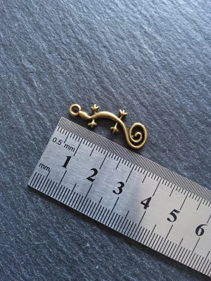 10 or 50 Cute Lizard Gecko Charms Antique Bronze Tone Alloy 29x11mm