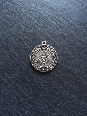 4 or 20 Round Celtic Style Triquetra Charms Antique Silver Tone Double Sided 32x28mm