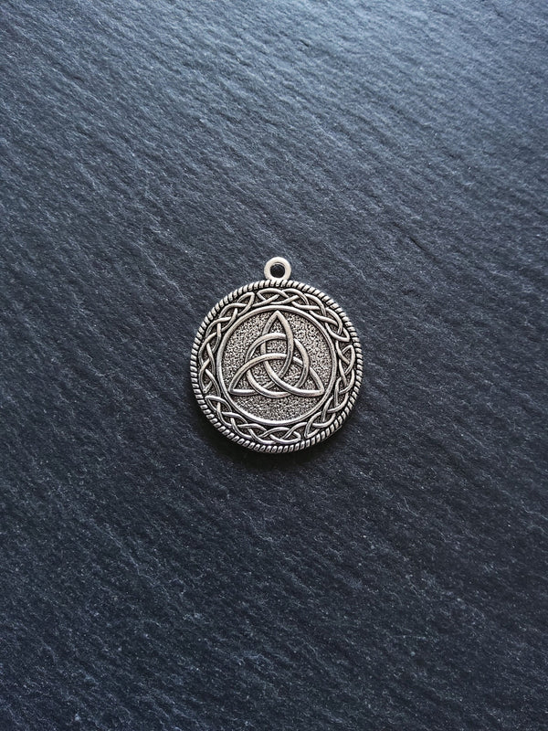 4 or 20 Round Celtic Style Triquetra Charms Antique Silver Tone Double Sided 32x28mm