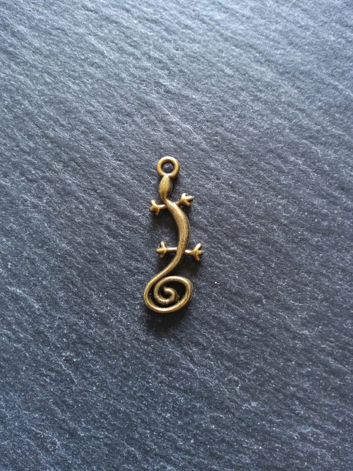 10 or 50 Cute Lizard Gecko Charms Antique Bronze Tone Alloy 29x11mm