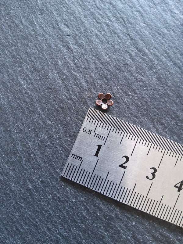 100 or 400 Flower Bead Caps 6mm Antique Copper Tone Alloy. Hole: 1mm
