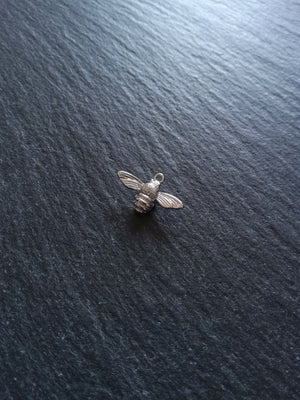 Lovely Little Real Platinum Plated Bee Charms 11x17x4mm Nickel FREE