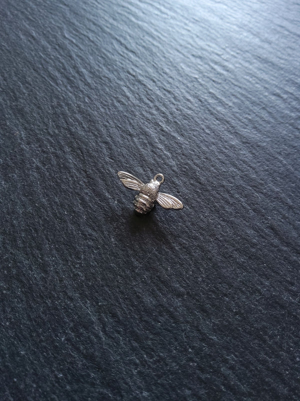 Lovely Little Real Platinum Plated Bee Charms 11x17x4mm Nickel FREE