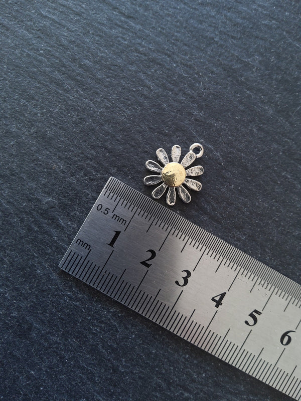 2 or 10 Daisy Flower Charms Silver & Gold 18x15mm