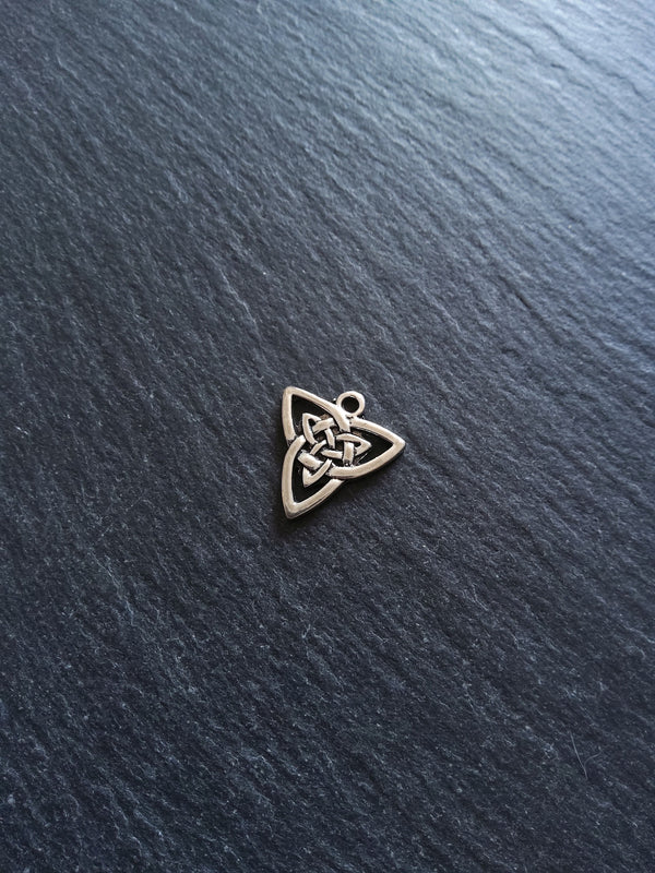8 or 40 Celtic Knot Triangular Charms Antique Silver Tone 20x19mm