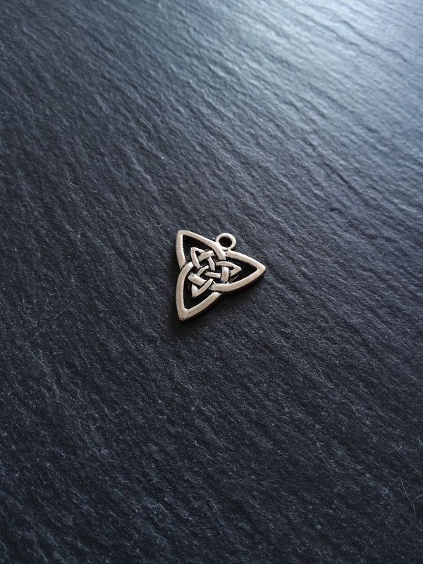 8 or 40 Celtic Knot Triangular Charms Antique Silver Tone 20x19mm