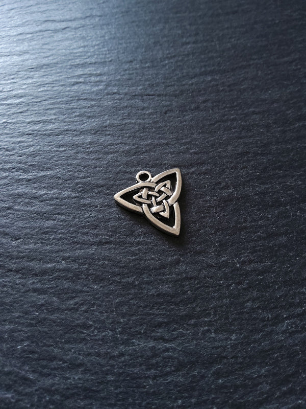 8 or 40 Celtic Knot Triangular Charms Antique Silver Tone 20x19mm