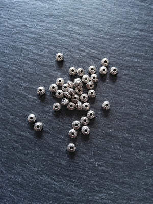100 or 500 Wheel Spacer Beads 5mm Diameter Antique Silver Tone Alloy 5x3mm Hole: 1.1mm