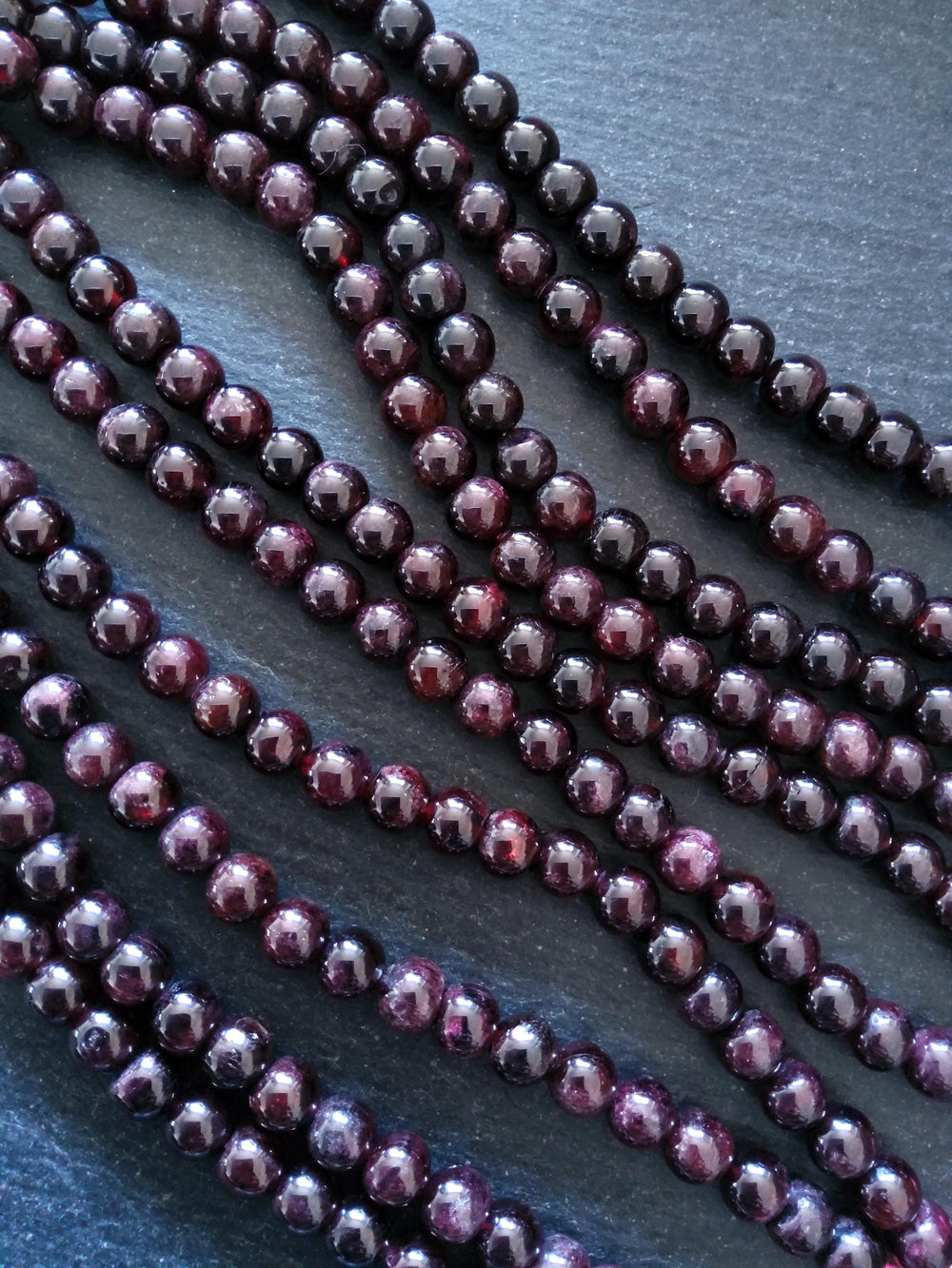 7.7mm Natural Garnet Round Undyed Gemstone Beads. Full 15 inch Strand Hole: 1mm (IMPERFECT)