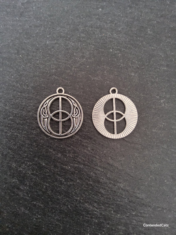 6 or 30 Chalice Well Charms Antique Silver Tone Round 35x30mm