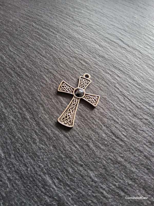 4 or 20 Celtic Knot Cross Pendant Antique Silver Tone with Hematite Cabochon 40x27mm