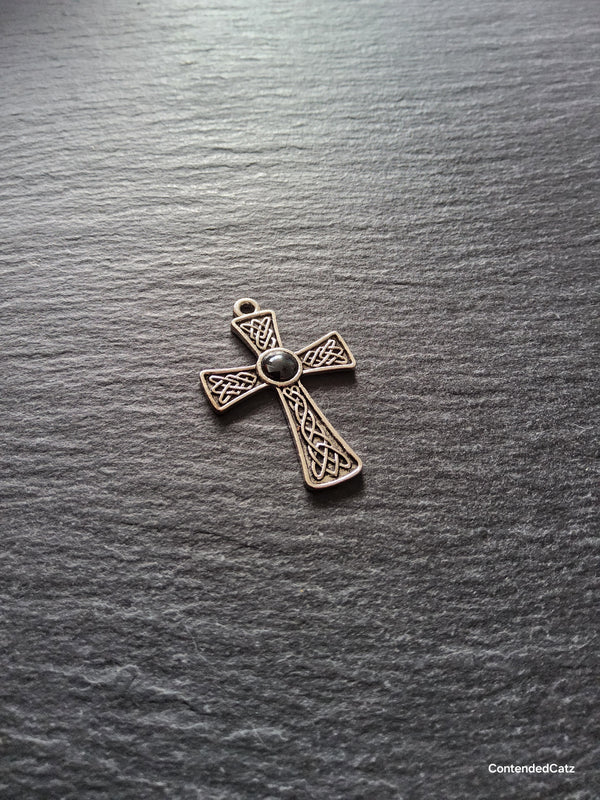 4 or 20 Celtic Knot Cross Pendant Antique Silver Tone with Hematite Cabochon 40x27mm