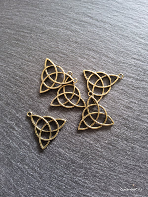 6 or 30 Large Triquetra Celtic Knot Charms Antique Bronze Tone Alloy 30x29x2mm Nickel FREE