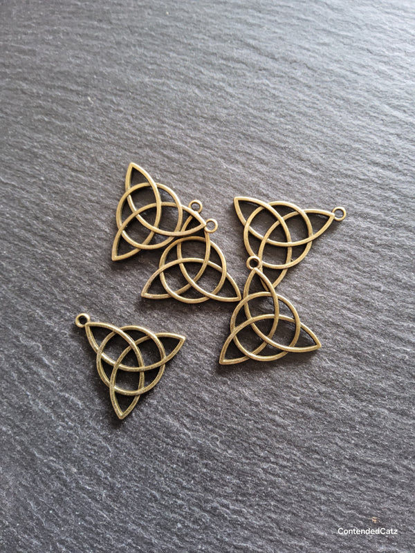 6 or 30 Large Triquetra Celtic Knot Charms Antique Bronze Tone Alloy 30x29x2mm Nickel FREE