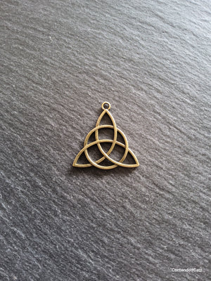 6 or 30 Large Triquetra Celtic Knot Charms Antique Bronze Tone Alloy 30x29x2mm Nickel FREE