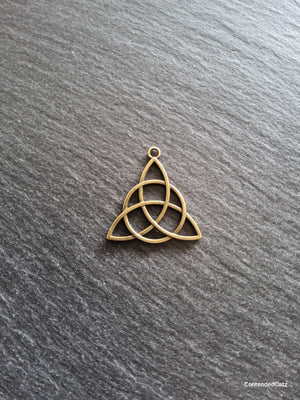6 or 30 Large Triquetra Celtic Knot Charms Antique Bronze Tone Alloy 30x29x2mm Nickel FREE