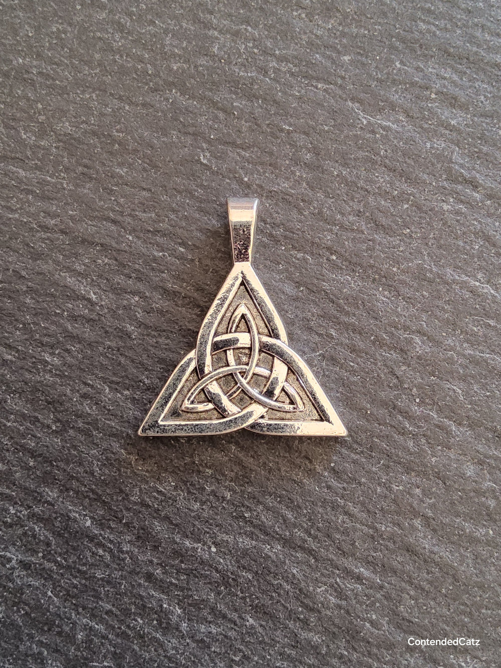4 or 20 Triangular Triquetra Celtic Knot Pendants Antique Silver Alloy 25x28mm
