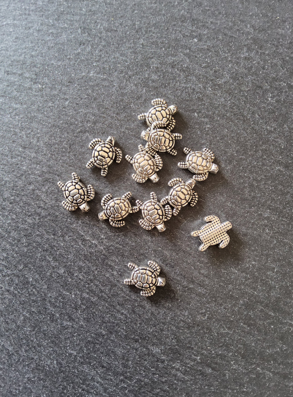 10 or 50 Turtle Beads Antique Silver Tone Alloy 13x12x4mm Hole: 1.3mm