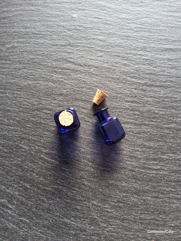 2 or 10 Little Glass Square Bottles Cobalt Blue with Cork Stopper Size 14x14x23mm