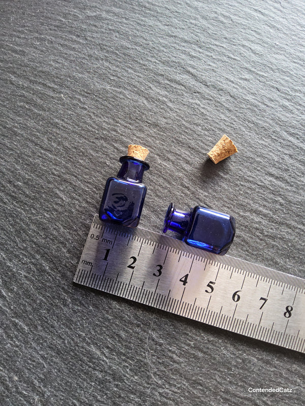 2 or 10 Little Glass Square Bottles Cobalt Blue with Cork Stopper Size 14x14x23mm