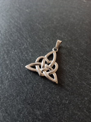 1 or 5 Celtic Trinity Love Knot Pendants Stainless Steel 27x25x3mm