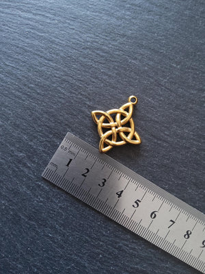 Gold Stainless Steel Chunky Witches Knot Pendant 34.5x30.5x5mm - ContentedCatz