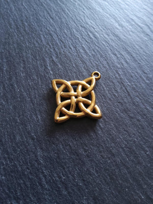 Gold Stainless Steel Chunky Witches Knot Pendant 34.5x30.5x5mm - ContentedCatz