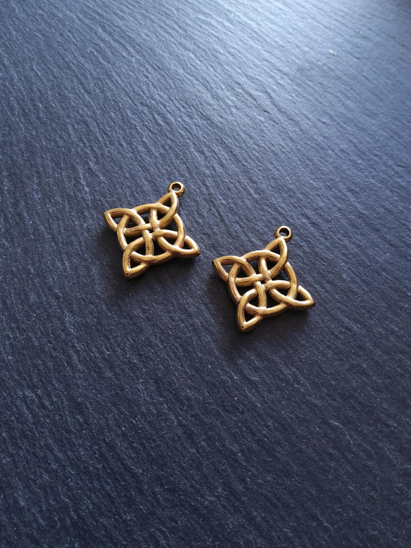 Gold Stainless Steel Chunky Witches Knot Pendant 34.5x30.5x5mm - ContentedCatz