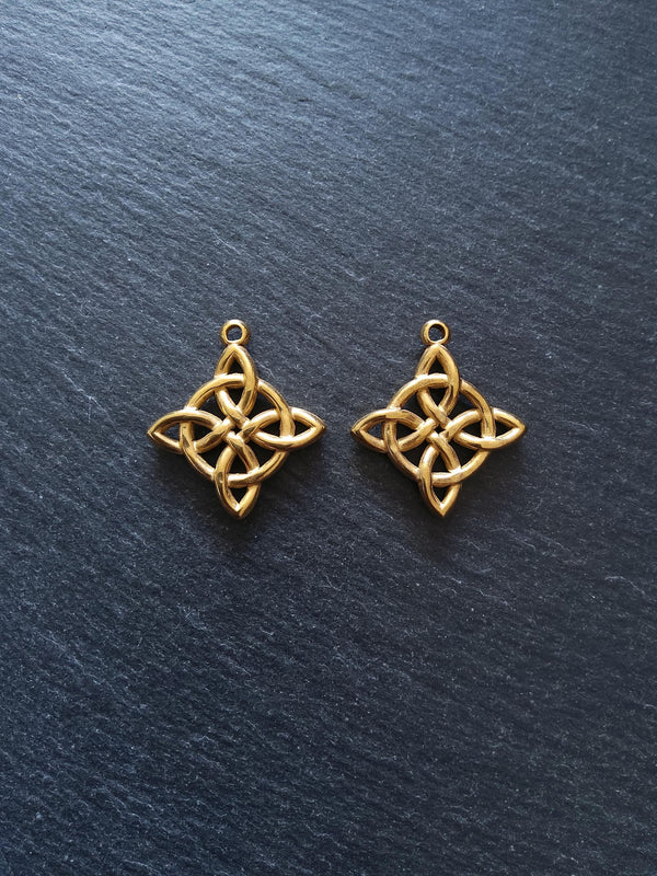 Gold Stainless Steel Chunky Witches Knot Pendant 34.5x30.5x5mm - ContentedCatz