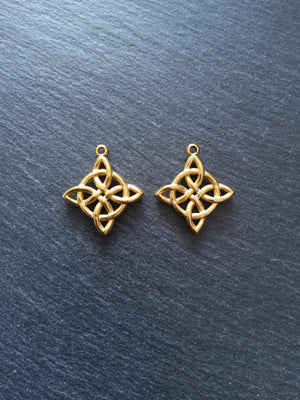 Gold Stainless Steel Chunky Witches Knot Pendant 34.5x30.5x5mm - ContentedCatz