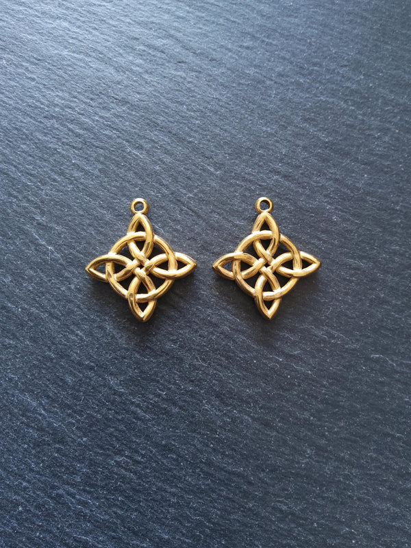 Gold Stainless Steel Chunky Witches Knot Pendant 34.5x30.5x5mm - ContentedCatz