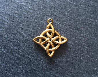 Gold Stainless Steel Chunky Witches Knot Pendant 34.5x30.5x5mm - ContentedCatz