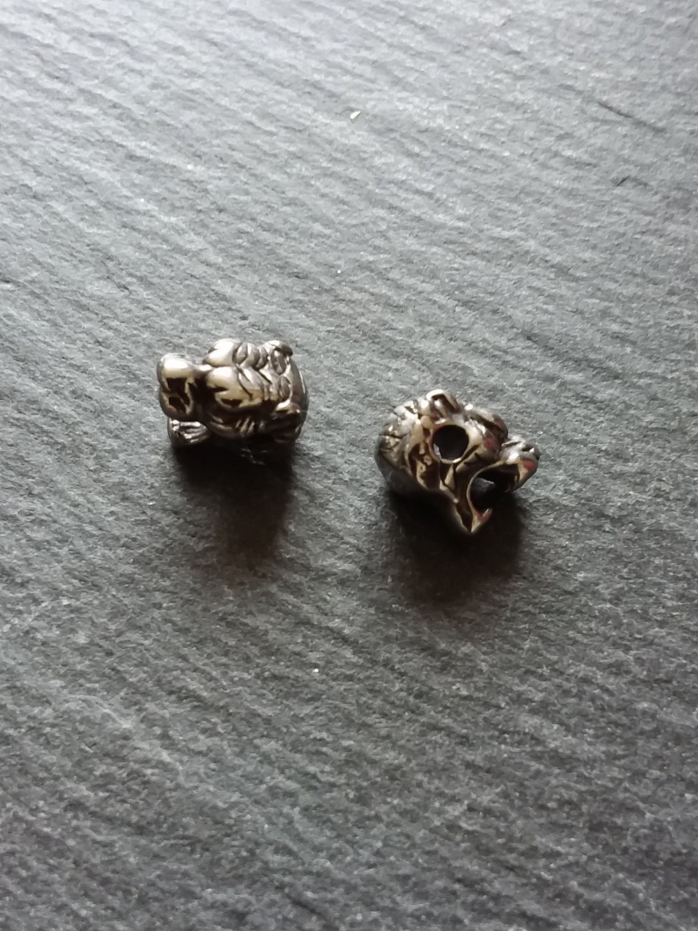 1 or 5 Stainless Steel Tiger Head Beads 11x8mm Hole: 2.5mm Side to Side - ContentedCatz