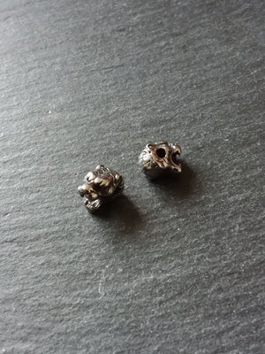 1 or 5 Stainless Steel Tiger Head Beads 11x8mm Hole: 2.5mm Side to Side - ContentedCatz