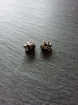 1 or 5 Stainless Steel Tiger Head Beads 11x8mm Hole: 2.5mm Side to Side - ContentedCatz