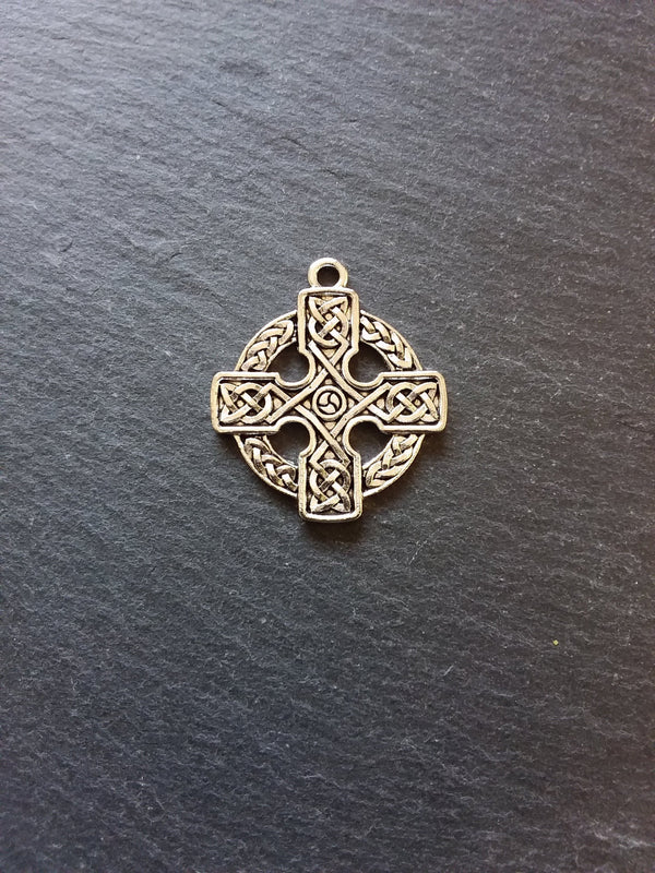 4 or 20 Round Celtic Cross Pendants Antique Silver Tone 33x29mm - ContentedCatz