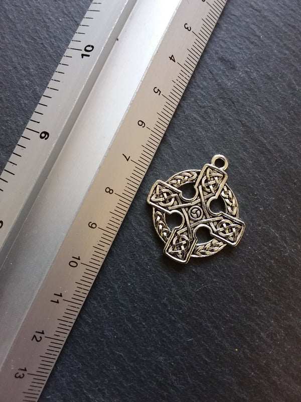 4 or 20 Round Celtic Cross Pendants Antique Silver Tone 33x29mm - ContentedCatz