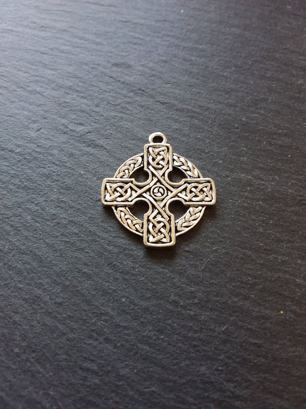 4 or 20 Round Celtic Cross Pendants Antique Silver Tone 33x29mm - ContentedCatz