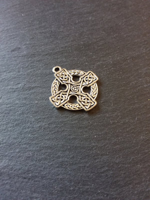 4 or 20 Round Celtic Cross Pendants Antique Silver Tone 33x29mm - ContentedCatz