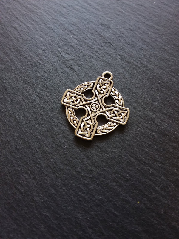 4 or 20 Round Celtic Cross Pendants Antique Silver Tone 33x29mm - ContentedCatz