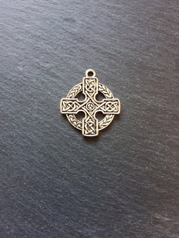4 or 20 Round Celtic Cross Pendants Antique Silver Tone 33x29mm - ContentedCatz