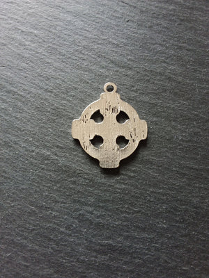 4 or 20 Round Celtic Cross Pendants Antique Silver Tone 33x29mm - ContentedCatz