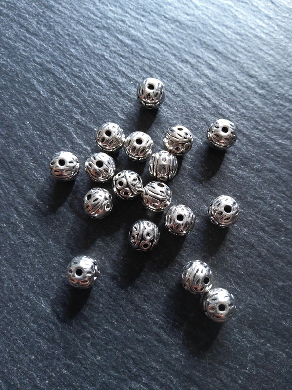 10 or 50 Antique Silver Tone Alloy 8mm Ball Beads Solid Round Patterned. Hole: 1mm Nickel FREE - ContentedCatz