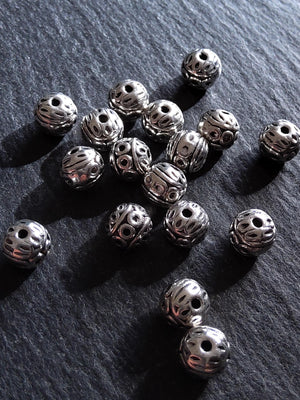 10 or 50 Antique Silver Tone Alloy 8mm Ball Beads Solid Round Patterned. Hole: 1mm Nickel FREE - ContentedCatz