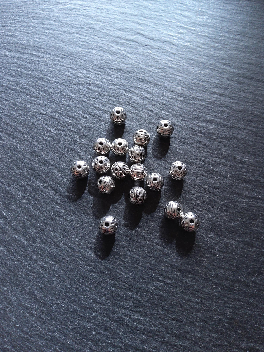 10 or 50 Antique Silver Tone Alloy 8mm Ball Beads Solid Round Patterned. Hole: 1mm Nickel FREE - ContentedCatz